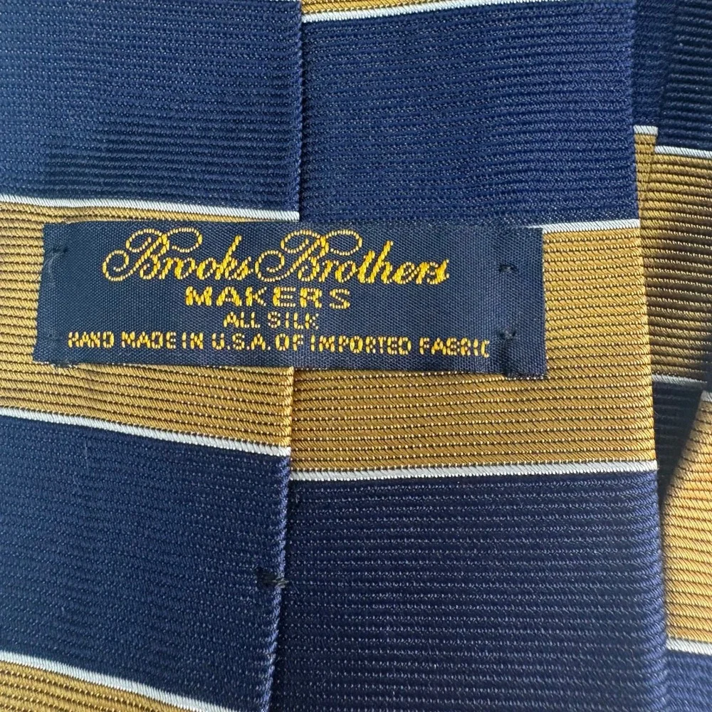 Brooks Brothers Tie Mens One Size Navy Gold Striped Silk Makers Hand Made‎ USA